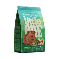 Little One_Green Valley_feed_guinea_pigs_face